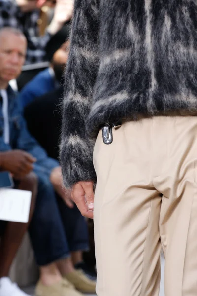Look 35